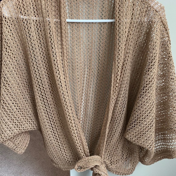 Tops - Picture 5 of 5